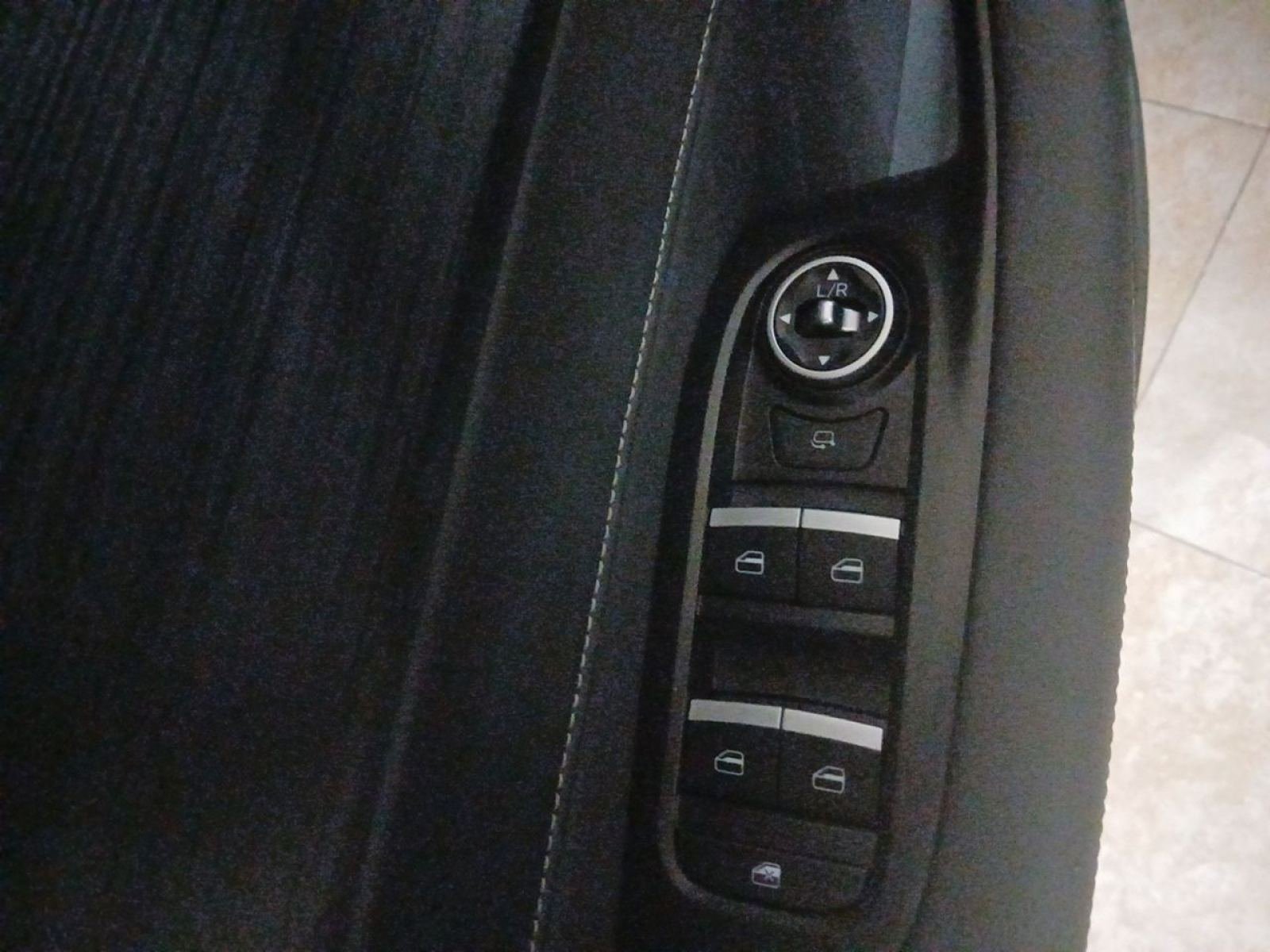 EBRO S400 1.5 DHE HEV Premium CVT 14 