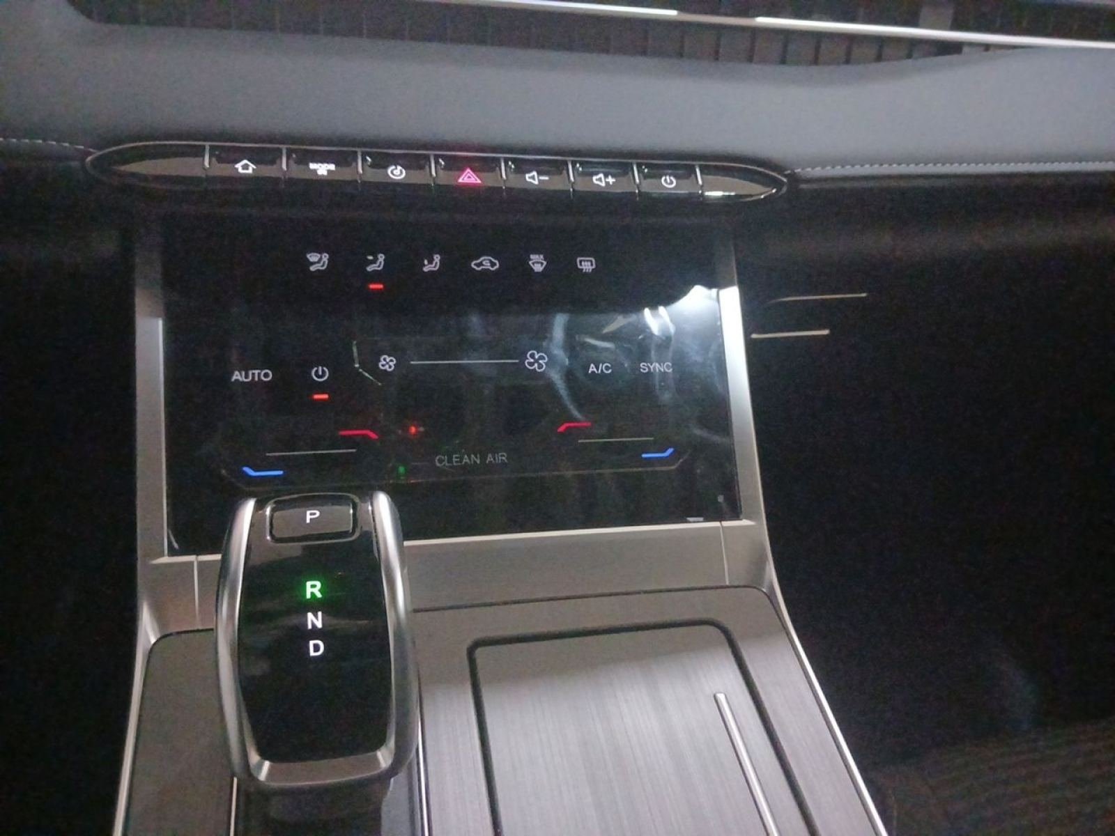 EBRO S400 1.5 DHE HEV Premium CVT 16 