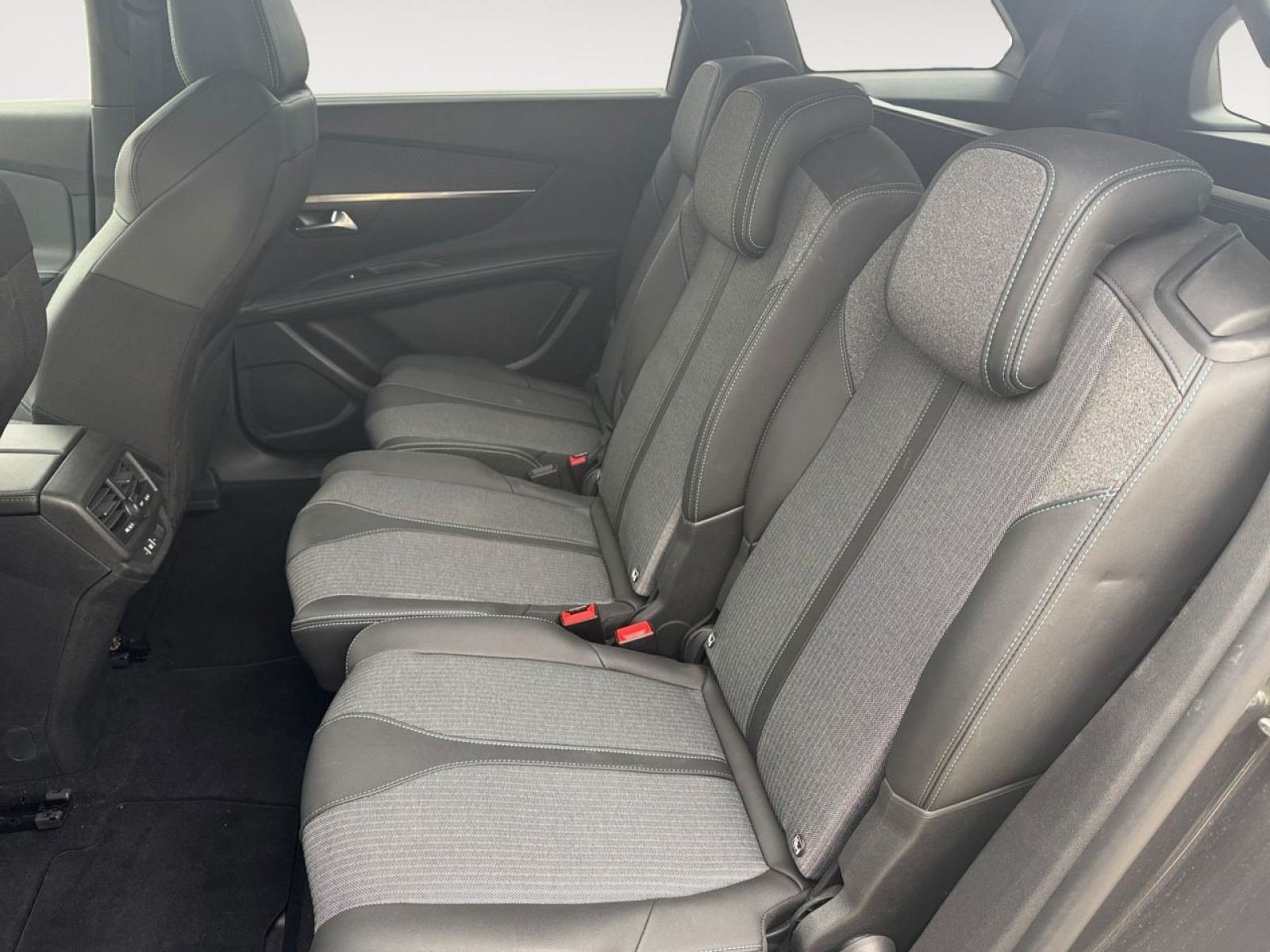 PEUGEOT 5008 1.2 100KW Allure Pack eDCS6 11 