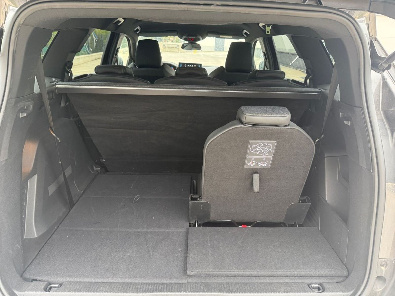 PEUGEOT 5008 1.2 100KW Allure Pack eDCS6 13 