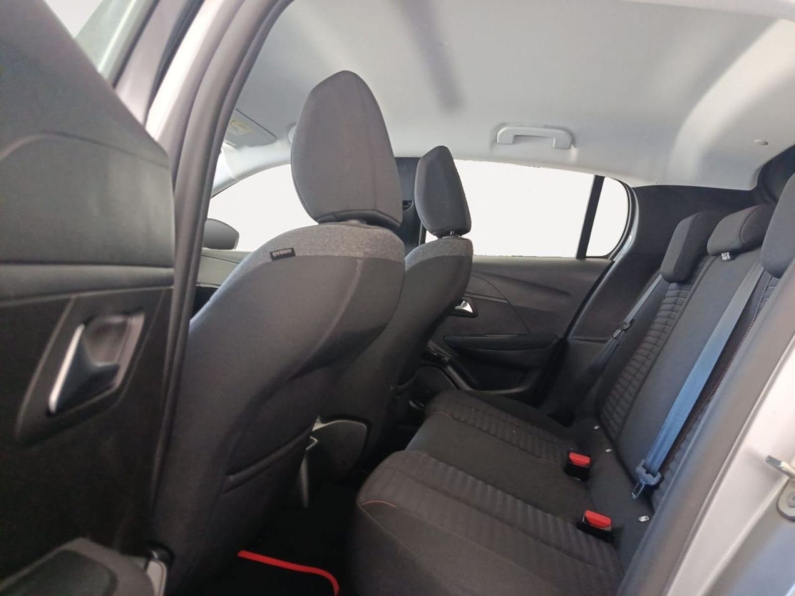 PEUGEOT 208 BlueHDi 73kW (100CV) Active 11