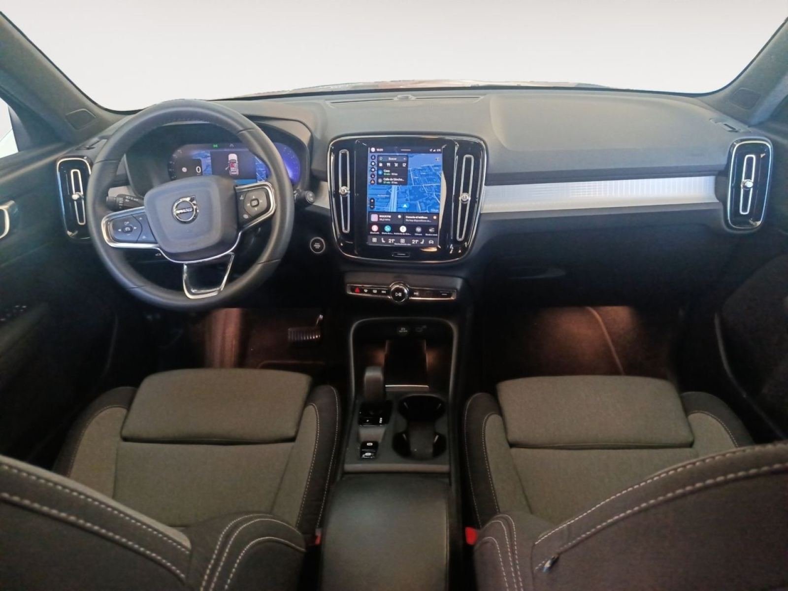 VOLVO XC40 2.0 B3 G Core Auto 13