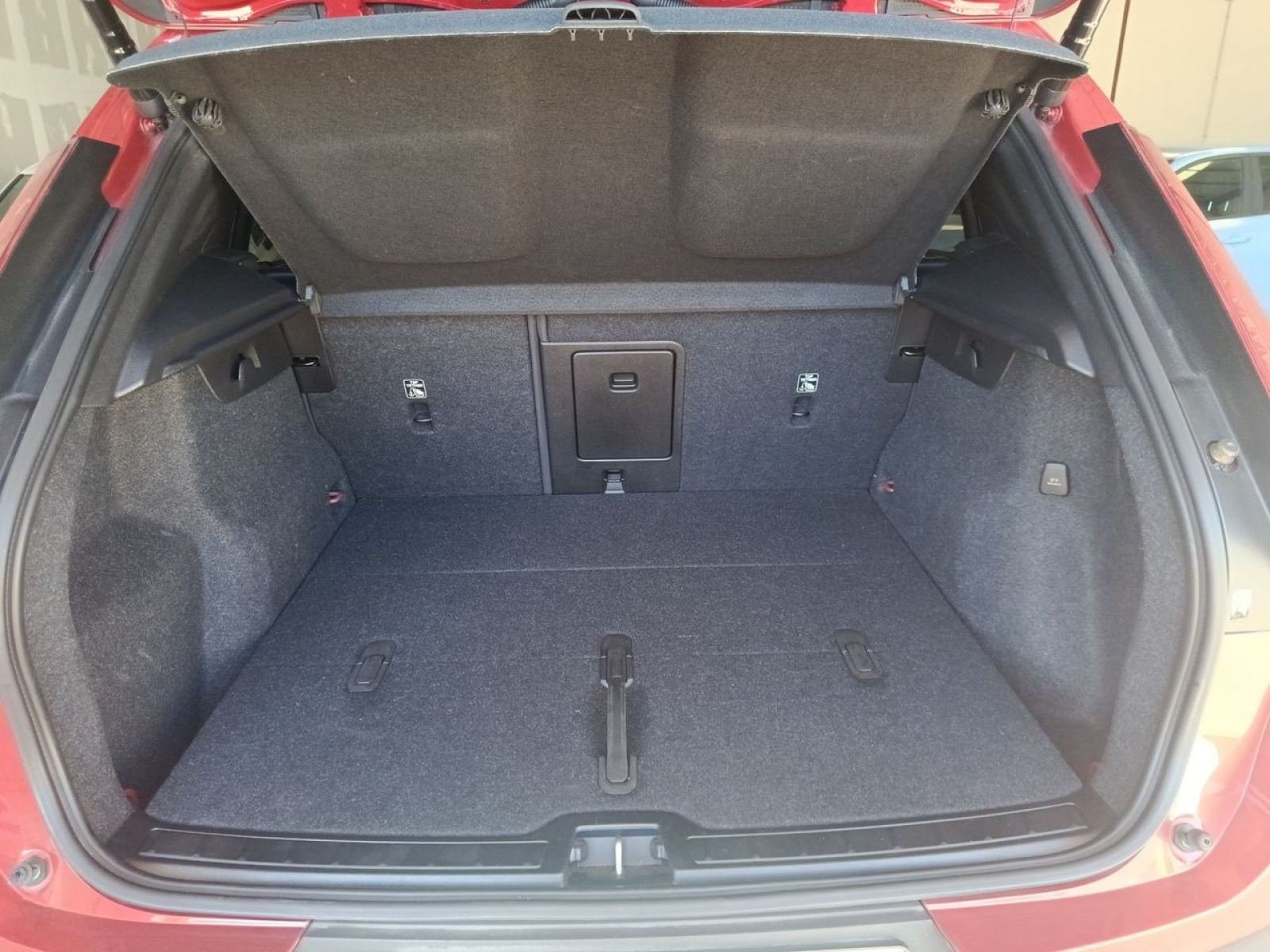 VOLVO XC40 2.0 B3 G Core Auto 16
