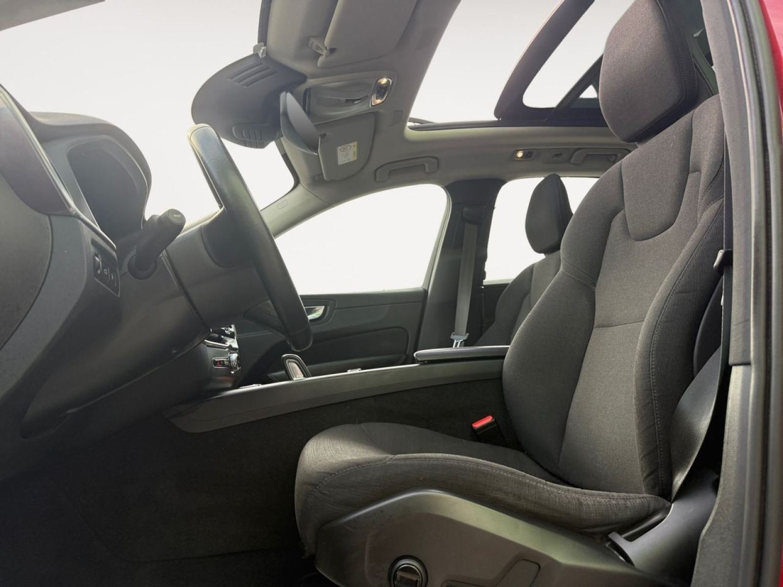 VOLVO XC60 2.0 T6 AWD Recharge R-Design Exp Auto 8