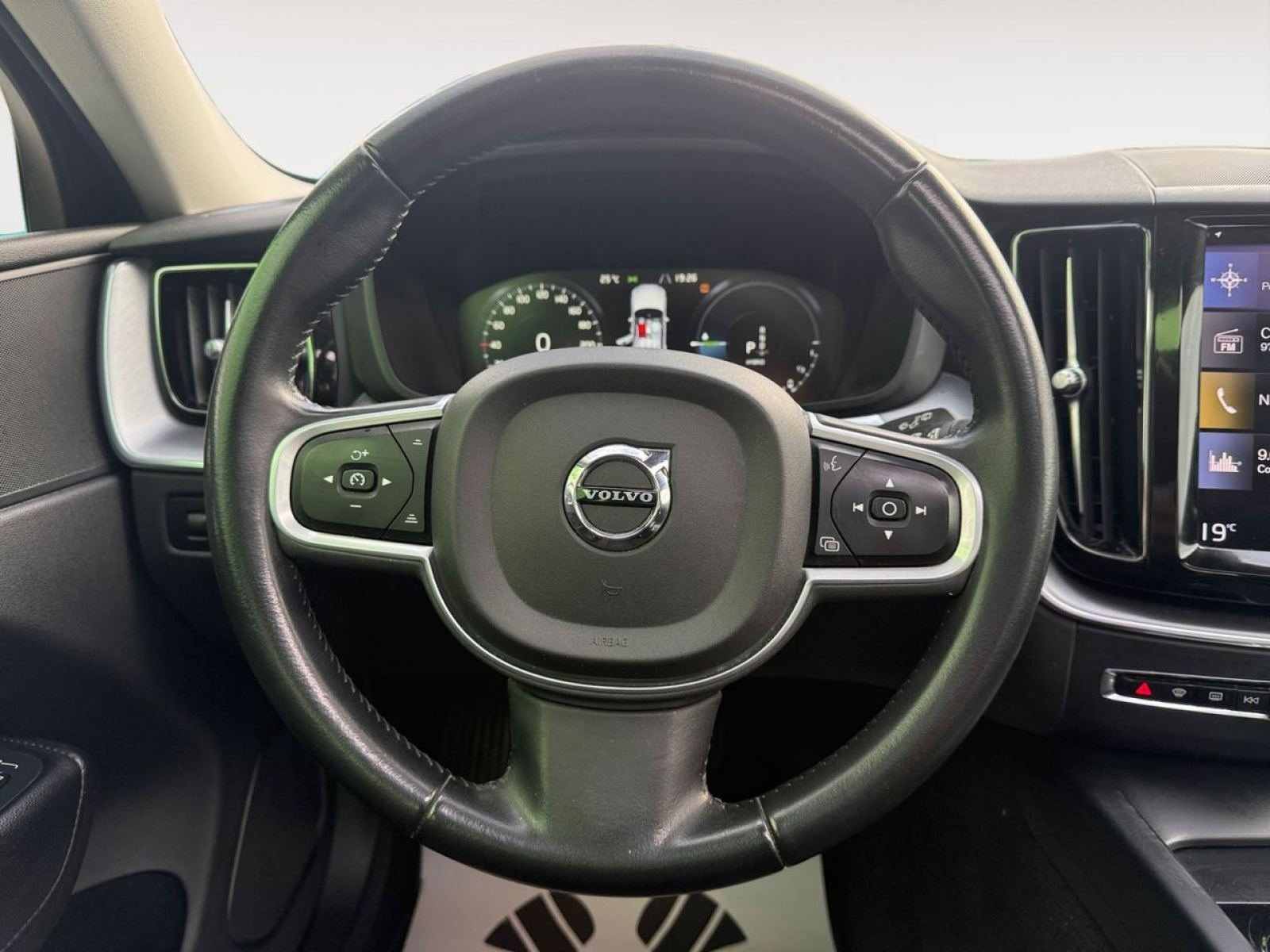 VOLVO XC60 2.0 T6 AWD Recharge R-Design Exp Auto 11