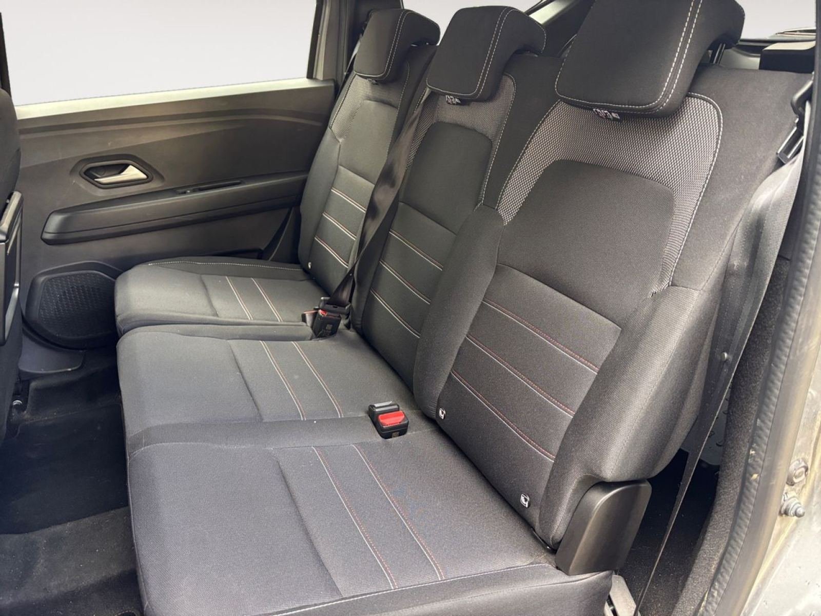 DACIA JOGGER Expression HYBRID 105kW (140CV) 5 plazas 13
