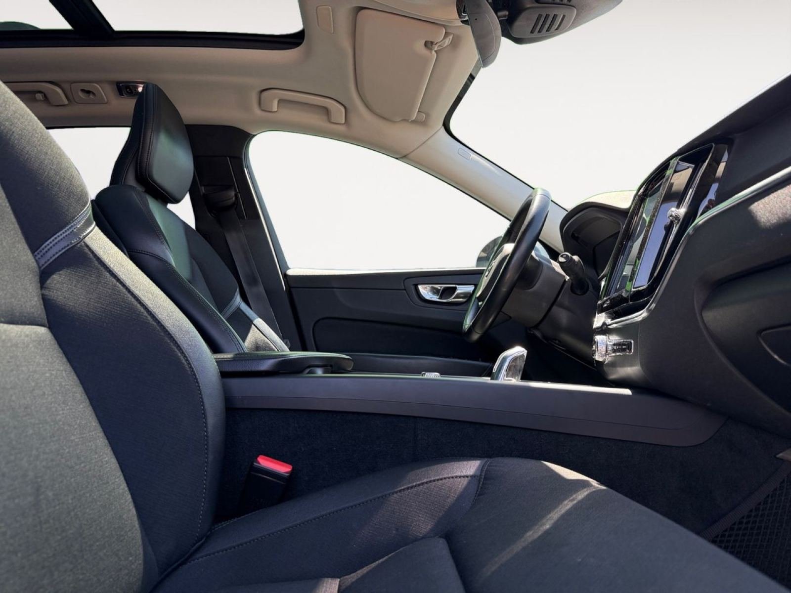 VOLVO XC60 2.0 T8 AWD Momentum Auto 13 