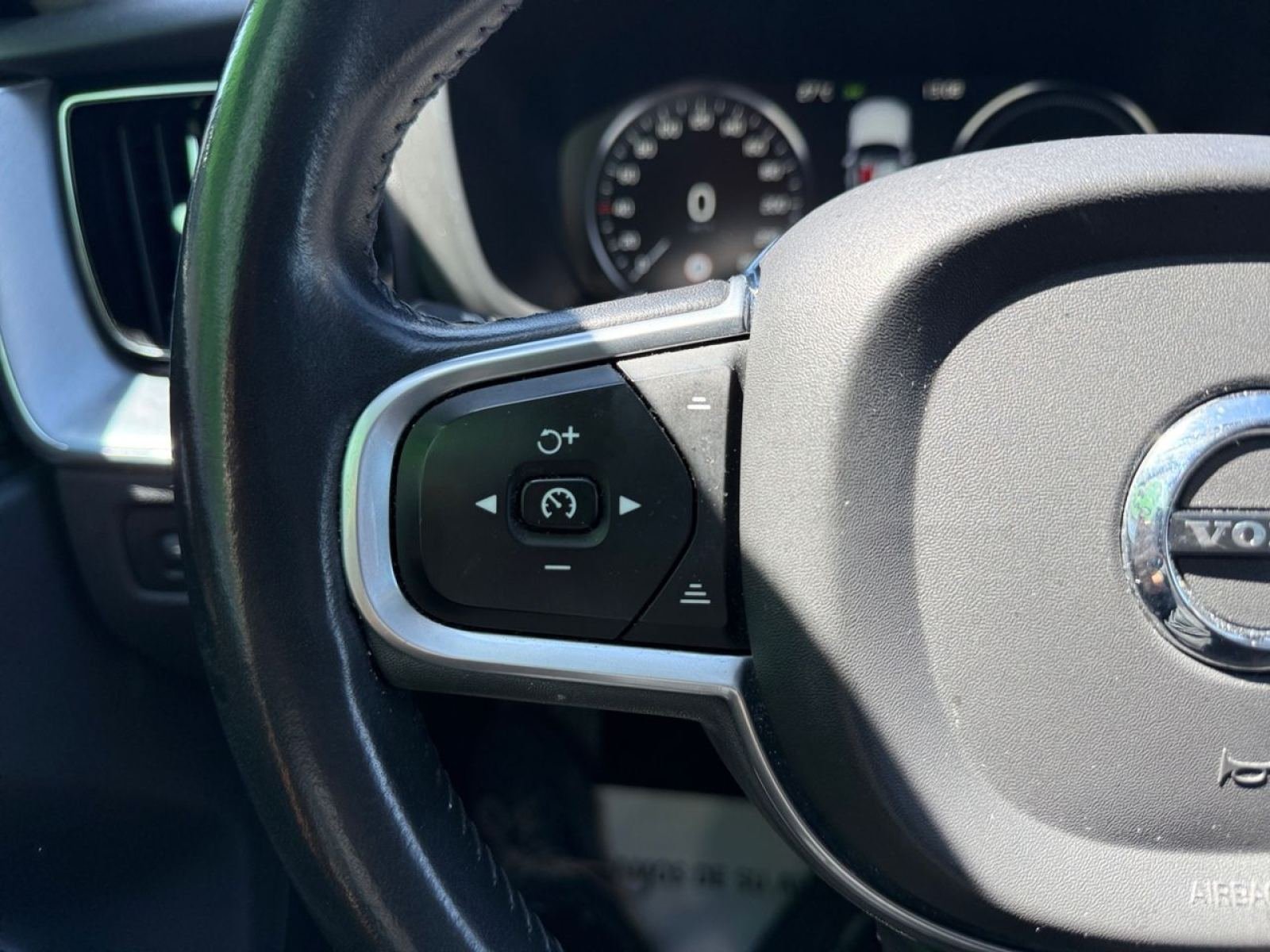 VOLVO XC60 2.0 T8 AWD Momentum Auto 18 