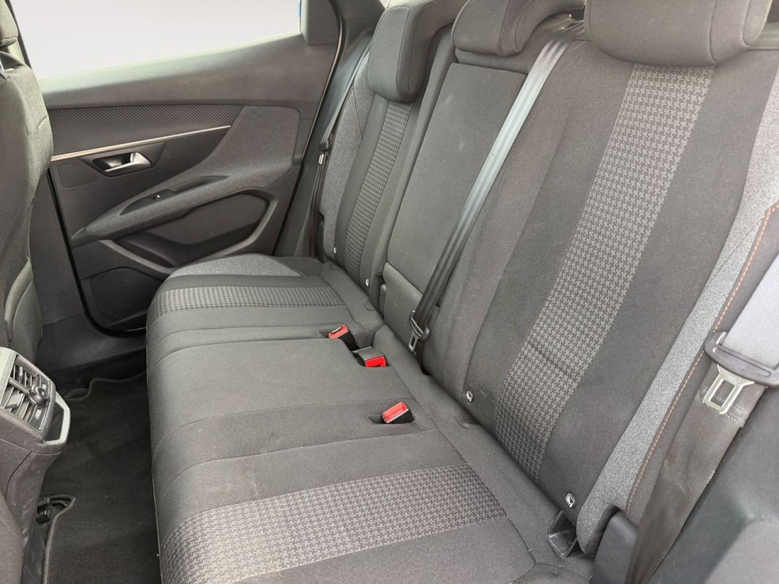 PEUGEOT 3008 1.5 BlueHDi 96kW Active Pack EAT8 12