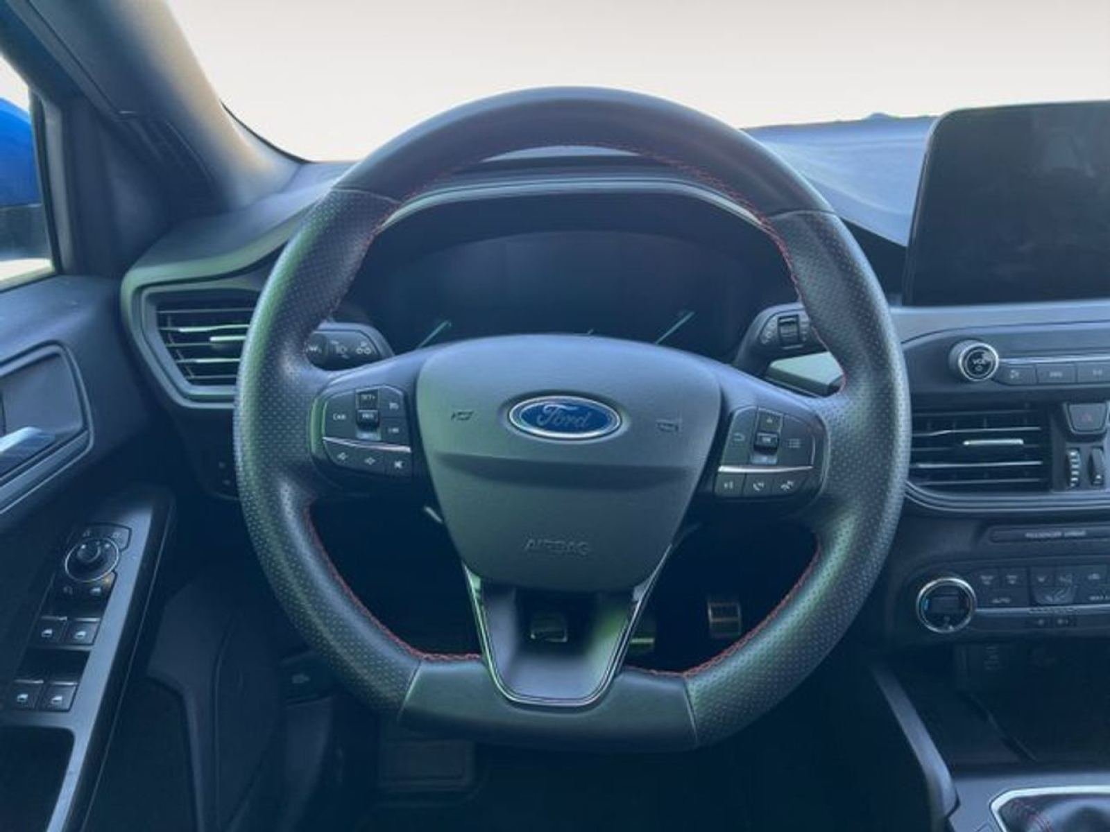 FORD FOCUS 1.0 Ecoboost MHEV 92kW ST-Line 9 