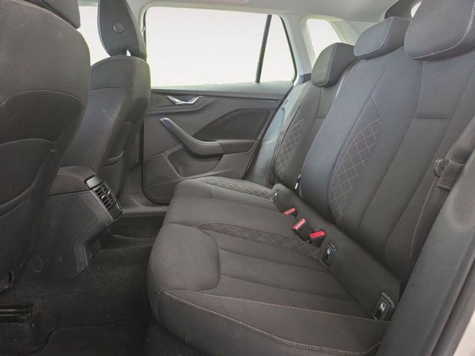 SKODA KAMIQ 1.0 TSI 81kW (110CV) DSG Ambition 9 