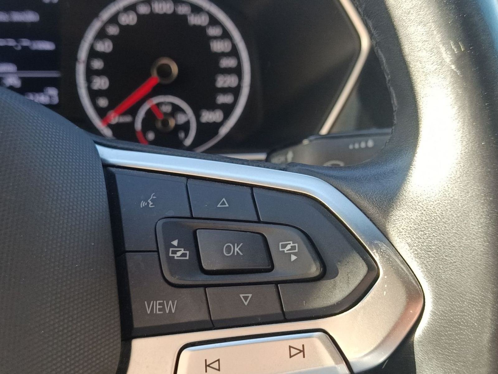 VOLKSWAGEN T-CROSS R LINE 10 