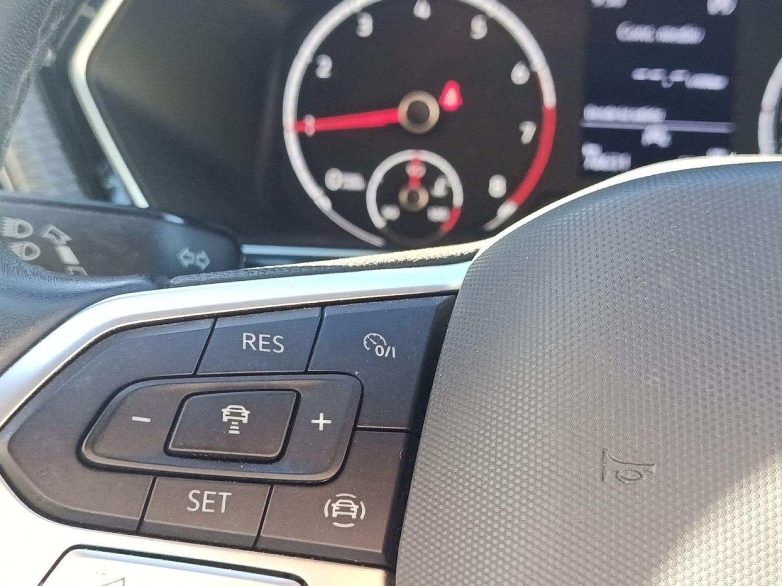 VOLKSWAGEN T-CROSS R LINE 11 