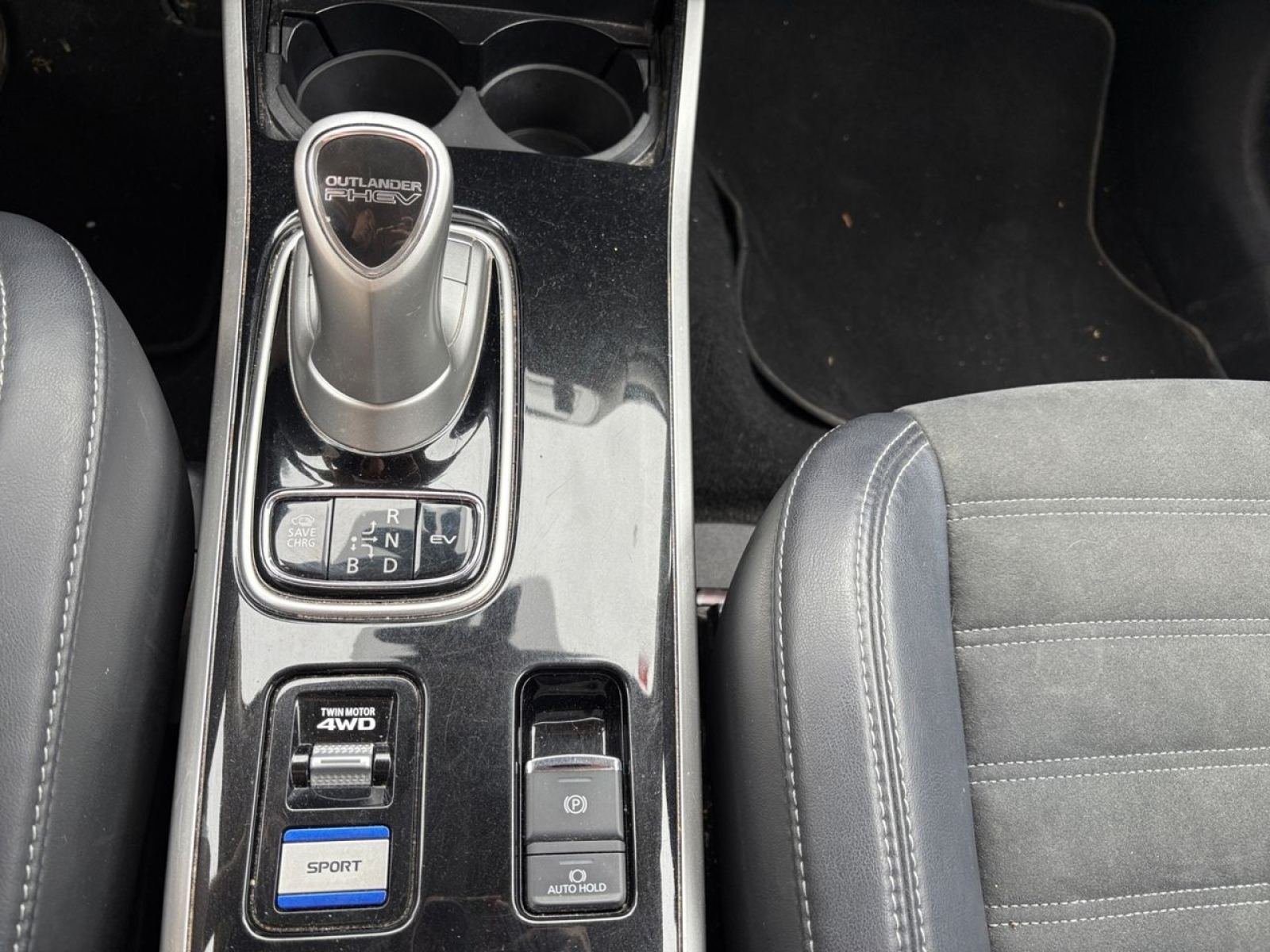 MITSUBISHI OUTLANDER 2.4 PHEV Motion Auto 4WD MY19.5 14