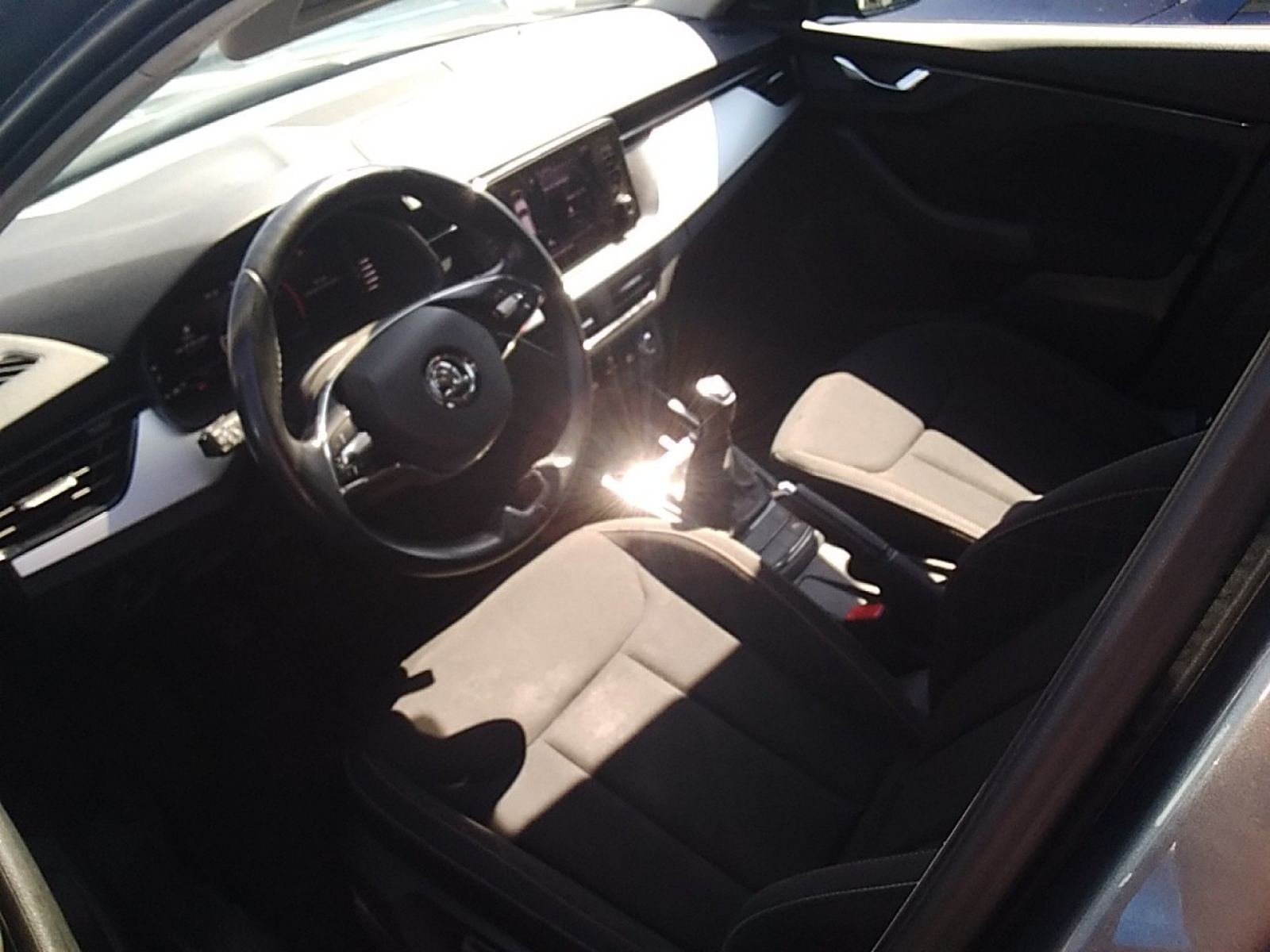 SKODA KAMIQ 1.0 TSI 81kW (110CV) Emotion 8