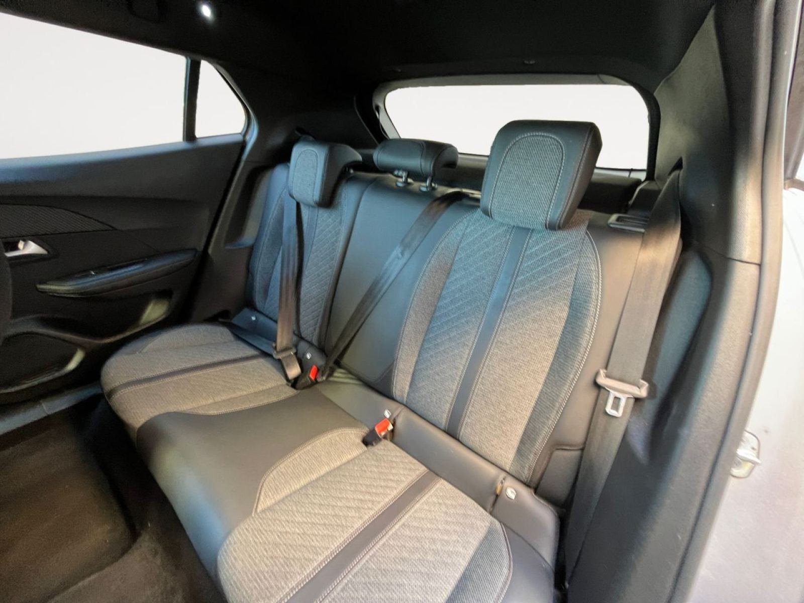 PEUGEOT 2008 Allure Puretech 130 S&S EAT8 9