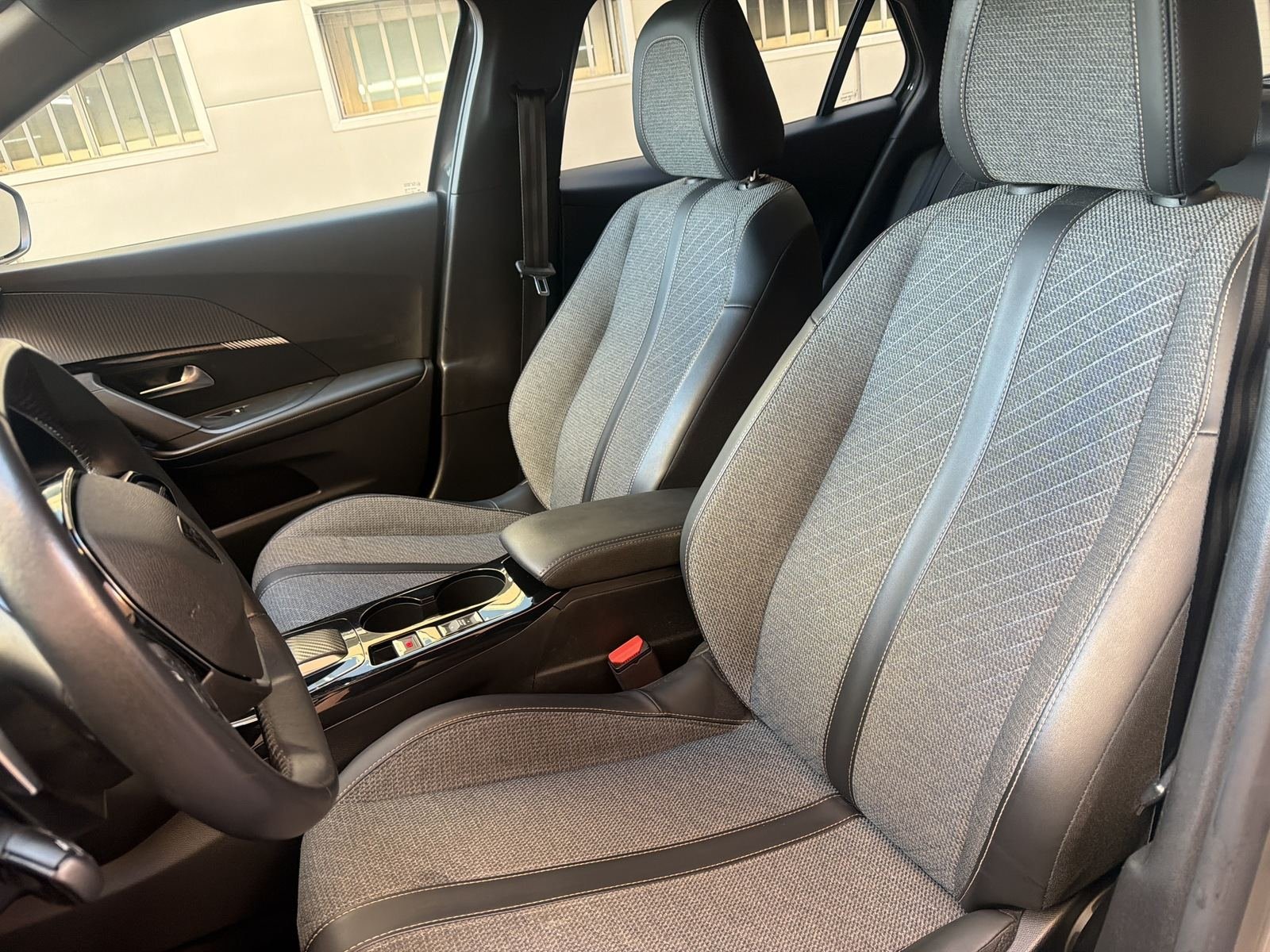 PEUGEOT 2008 Allure Puretech 130 S&S EAT8 10