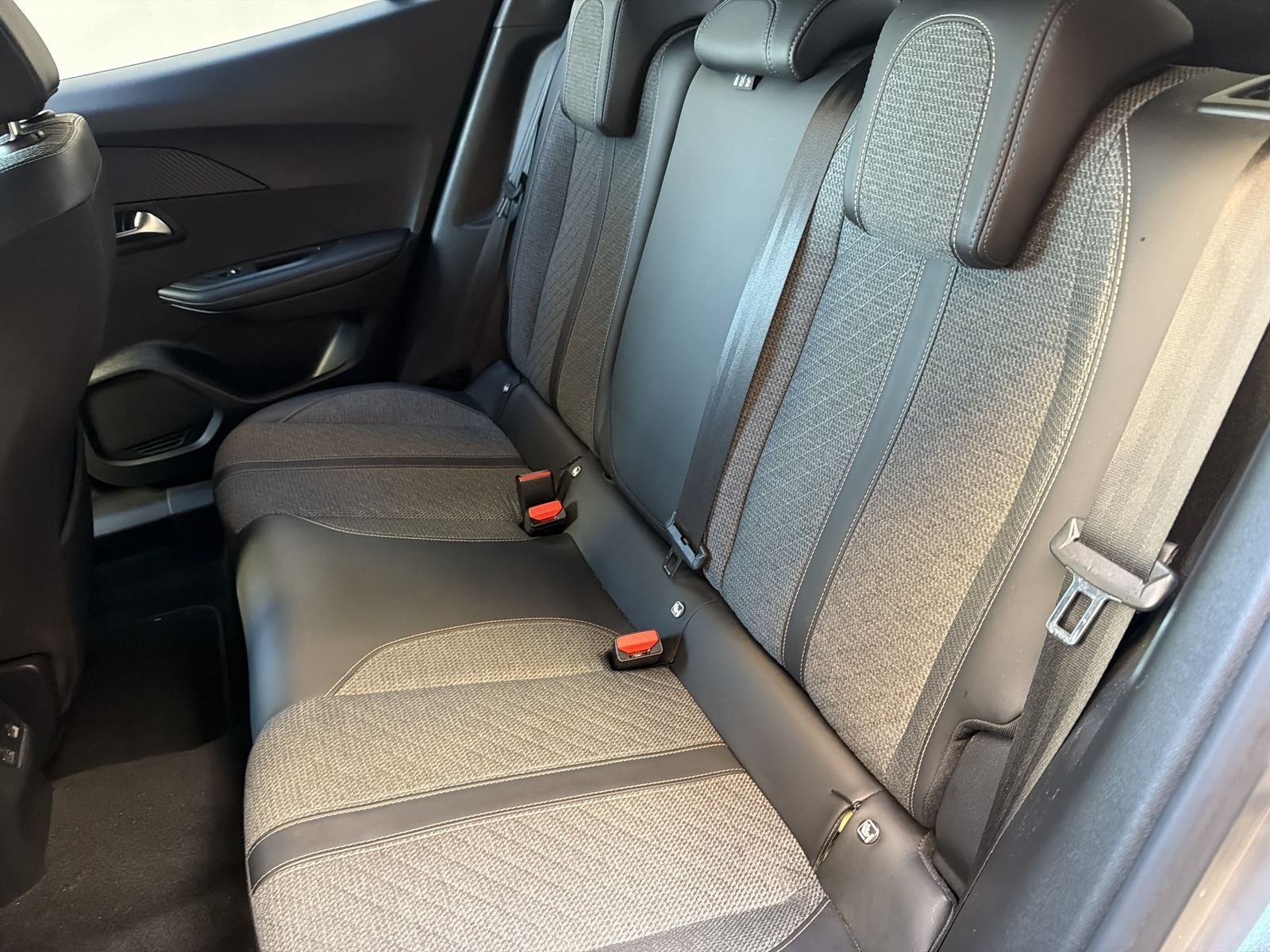 PEUGEOT 2008 Allure Puretech 130 S&S EAT8 14