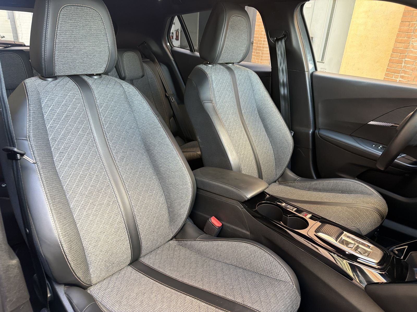 PEUGEOT 2008 Allure Puretech 130 S&S EAT8 16