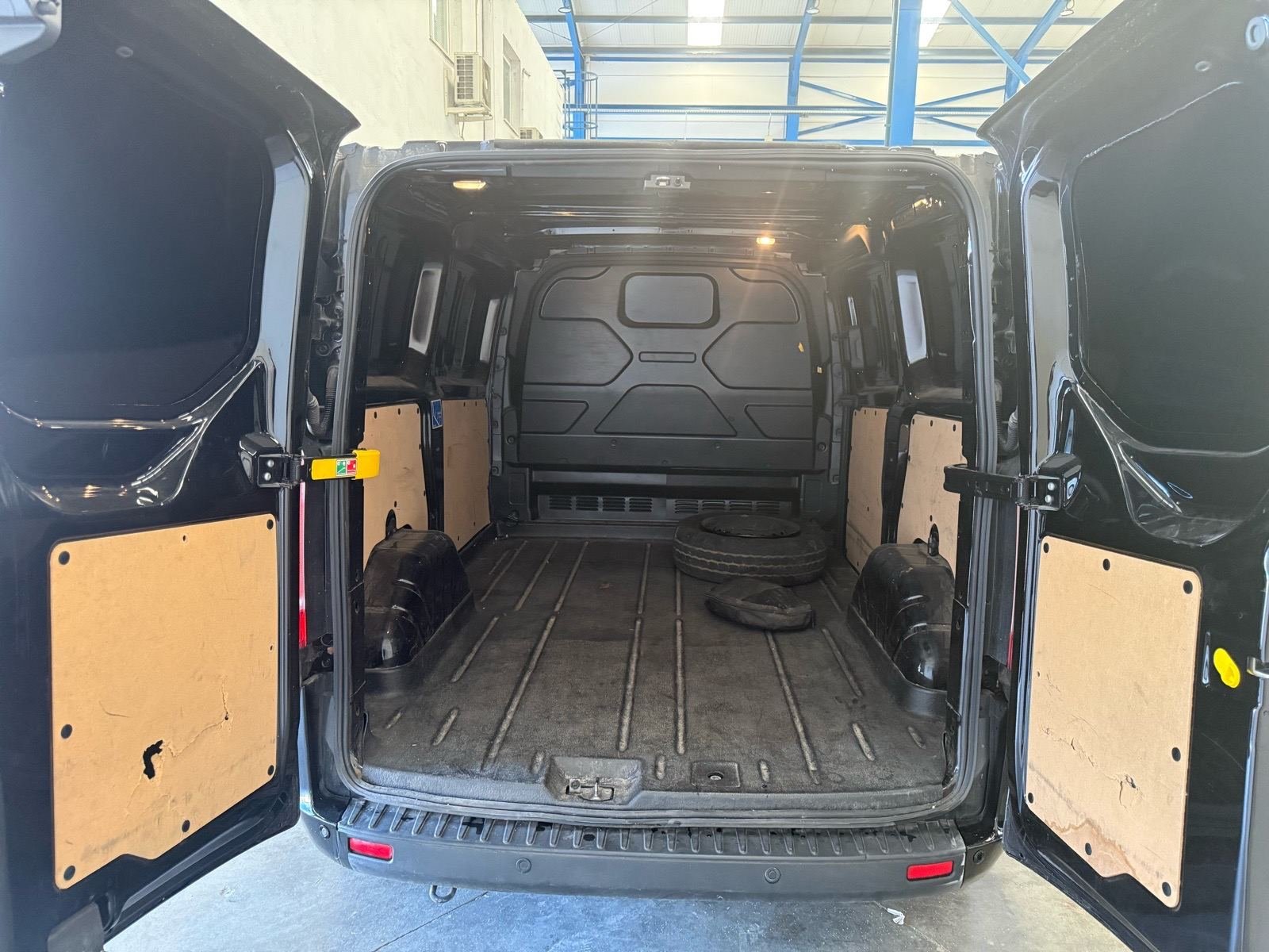 FORD TRANSIT CUSTOM 340 L1 Van Trend Plug-in Hybrid Auto. 13 
