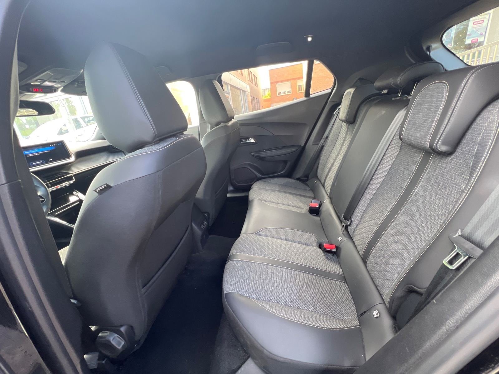 PEUGEOT 2008 Allure Puretech 130 S&S EAT8 12