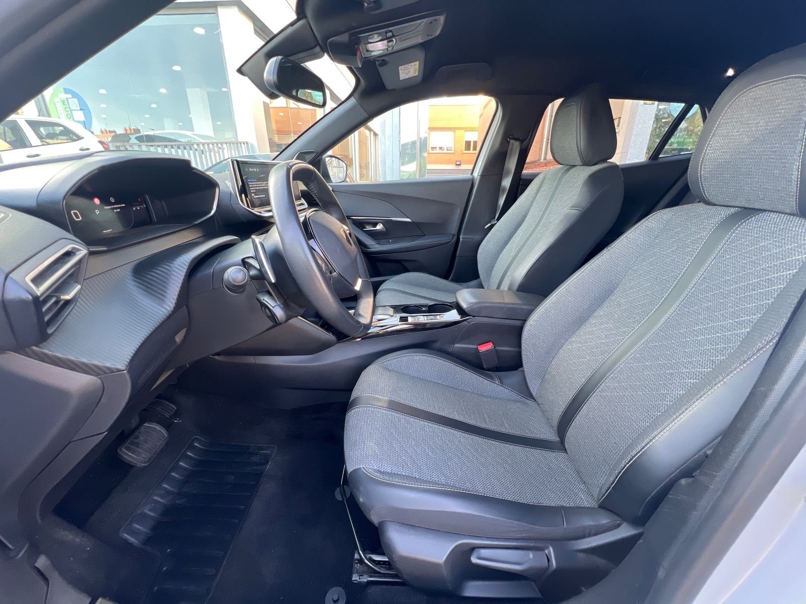 PEUGEOT 2008 Allure Puretech 130 S&S EAT8 10