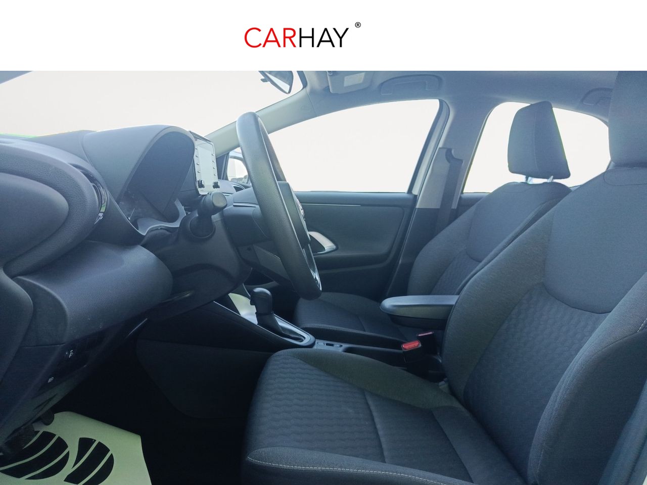 TOYOTA YARIS 1.5 120H Business Plus 8 