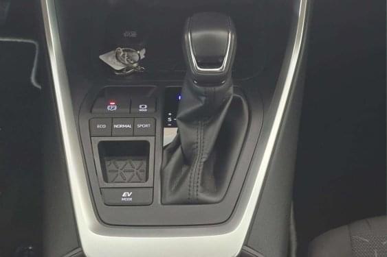 TOYOTA RAV4 2.5 HYBRID 218cv. 4X2 STYLE 2025 de segunda mano