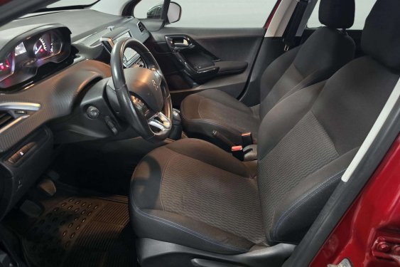 PEUGEOT 208 1.2 Style 82cv. 2017 de segunda mano