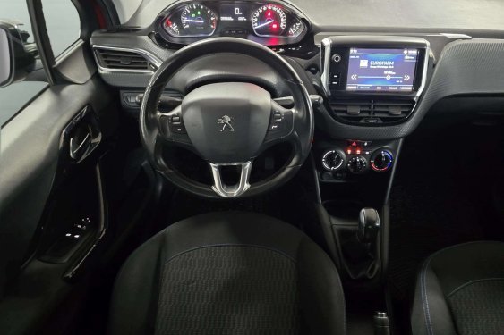 PEUGEOT 208 1.2 Style 82cv. 2017 de segunda mano