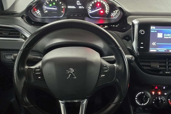 PEUGEOT 208 1.2 Style 82cv. 2017 de segunda mano