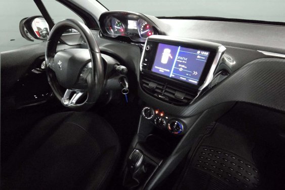 PEUGEOT 208 1.2 Style 82cv. 2017 de segunda mano