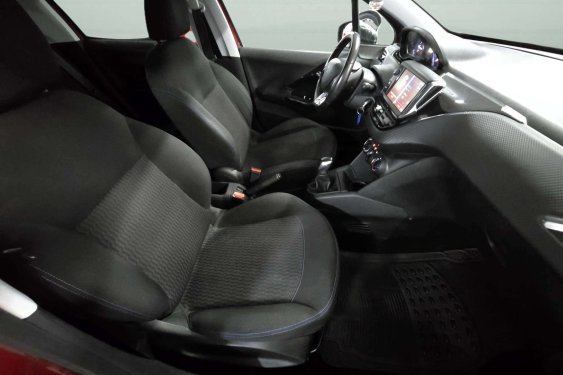 PEUGEOT 208 1.2 Style 82cv. 2017 de segunda mano