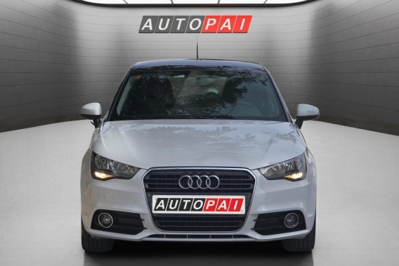 AUDI A1 1.2 TFSI 86cv. AMBITION 2013 de segunda mano
