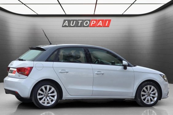 AUDI A1 1.2 TFSI 86cv. AMBITION 2013 de segunda mano