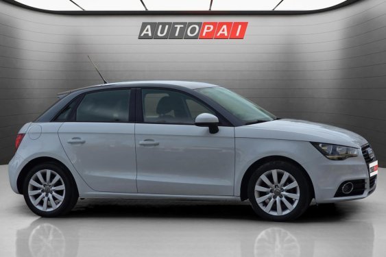 AUDI A1 1.2 TFSI 86cv. AMBITION 2013 de segunda mano