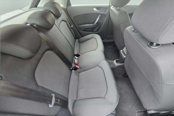 AUDI A1 1.2 TFSI 86cv. AMBITION 2013 de segunda mano