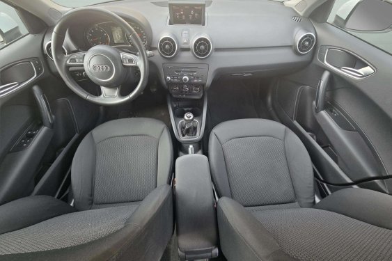 AUDI A1 1.2 TFSI 86cv. AMBITION 2013 de segunda mano