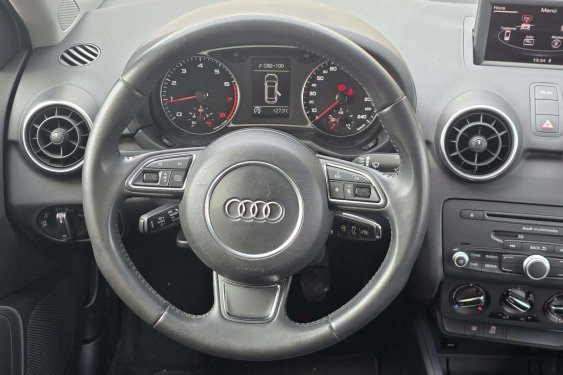 AUDI A1 1.2 TFSI 86cv. AMBITION 2013 de segunda mano