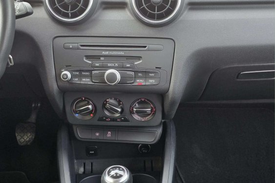 AUDI A1 1.2 TFSI 86cv. AMBITION 2013 de segunda mano