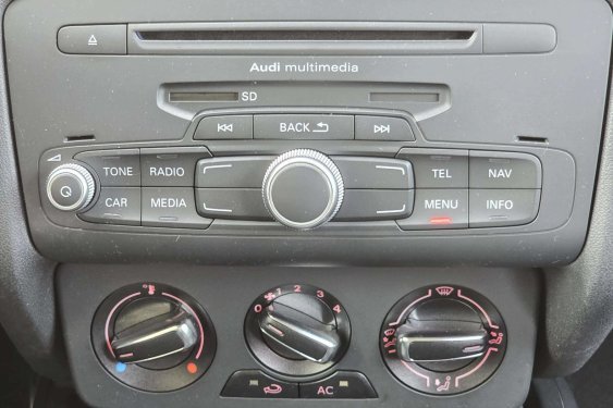 AUDI A1 1.2 TFSI 86cv. AMBITION 2013 de segunda mano