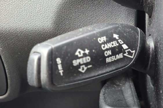 AUDI A1 1.2 TFSI 86cv. AMBITION 2013 de segunda mano