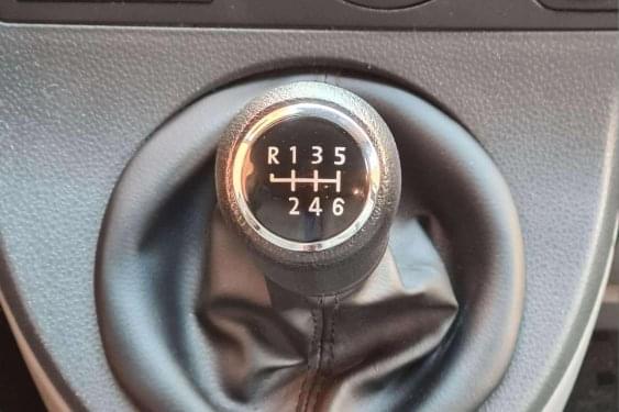 VOLKSWAGEN CARAVELLE LARGO COMBI 2.5 TDI 130cv.(TURISMO) 2008 de segunda mano