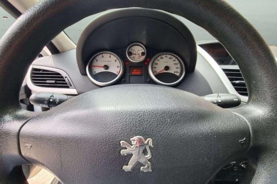 PEUGEOT 207 1.4 2007 de segunda mano