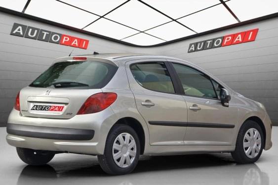 PEUGEOT 207 1.4i 75cv. 2007 de segunda mano