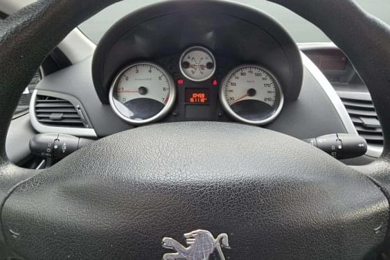 PEUGEOT 207 1.4i 75cv. 2007 de segunda mano
