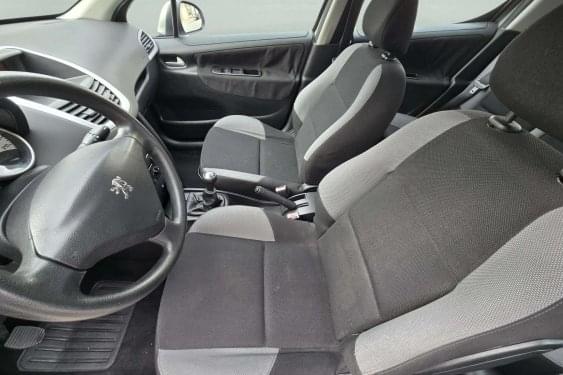 PEUGEOT 207 1.4i 75cv. 2007 de segunda mano
