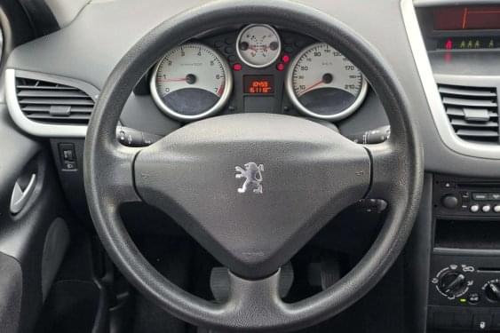 PEUGEOT 207 1.4i 75cv. 2007 de segunda mano