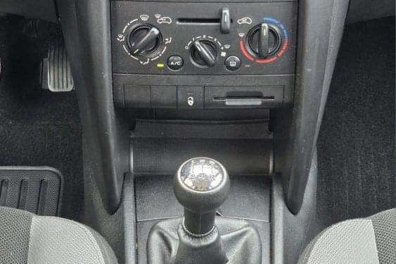 PEUGEOT 207 1.4i 75cv. 2007 de segunda mano
