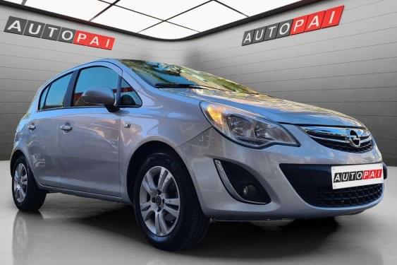 OPEL CORSA 1.4i 100cv. 2013 de segunda mano